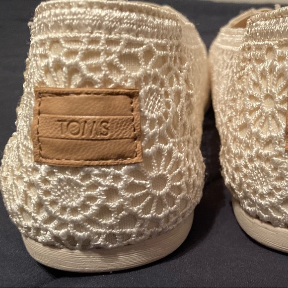 NWOT TOMS Women’s Floral Lace Slip On Flats. Size 10. No box. Free canvas bag. - Picture 6 of 6